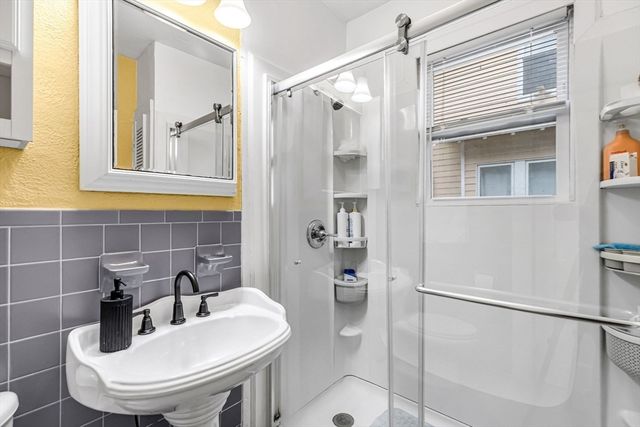 79 Marsden St, Springfield, MA 01109