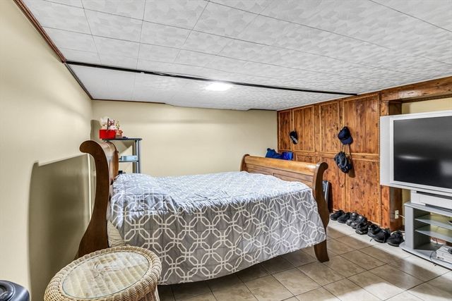 79 Marsden St, Springfield, MA 01109