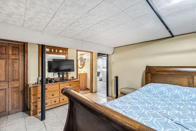 79 Marsden St, Springfield, MA 01109
