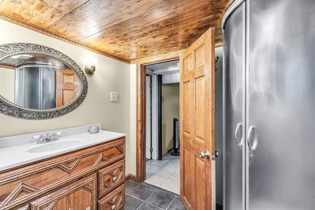 79 Marsden St, Springfield, MA 01109