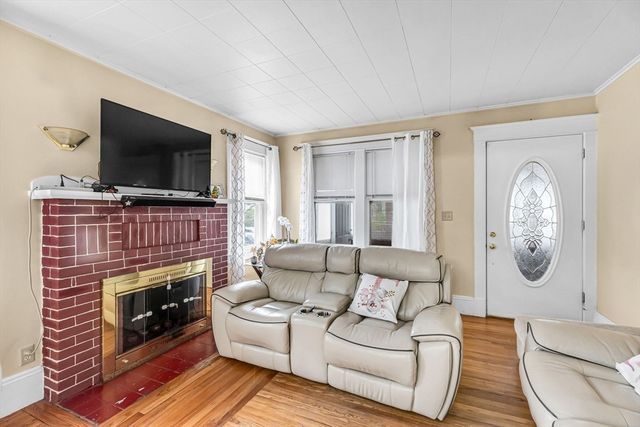 79 Marsden St, Springfield, MA 01109