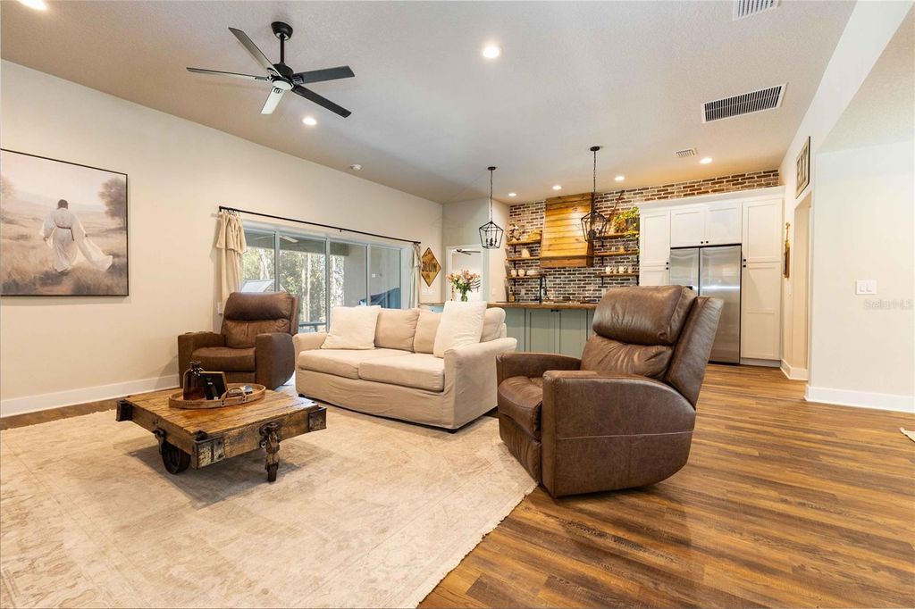 Image 17 of property listing at 9036 COUNTY ROAD 121, Wildwood, FL 34785