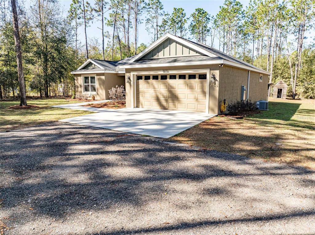 Image 3 of property listing at 9036 COUNTY ROAD 121, Wildwood, FL 34785