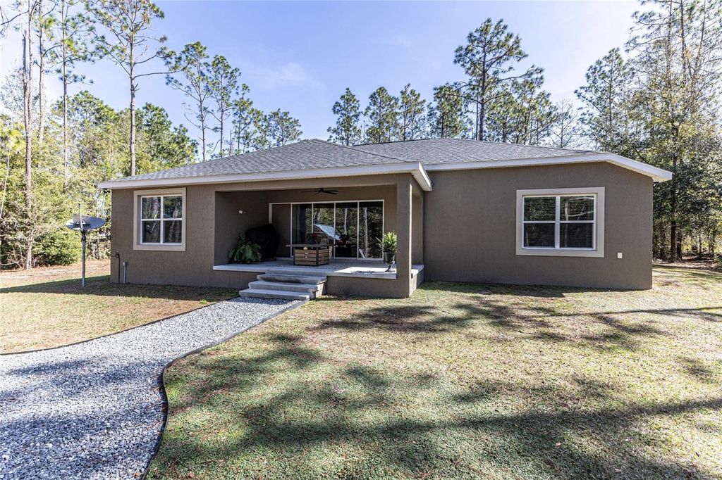 Image 4 of property listing at 9036 COUNTY ROAD 121, Wildwood, FL 34785