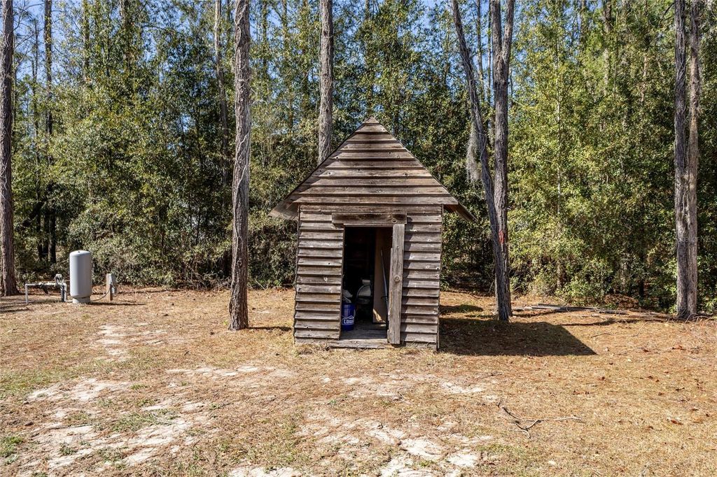 Image 37 of property listing at 9036 COUNTY ROAD 121, Wildwood, FL 34785