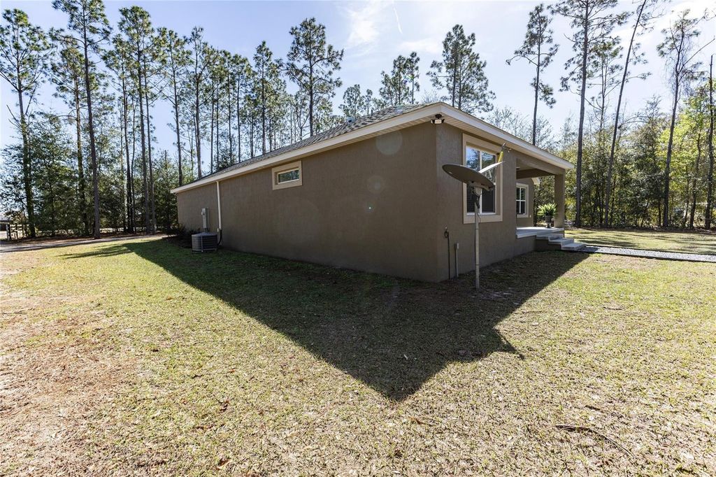 Image 38 of property listing at 9036 COUNTY ROAD 121, Wildwood, FL 34785