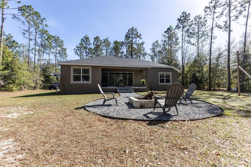 Image 5 of property listing at 9036 COUNTY ROAD 121, Wildwood, FL 34785