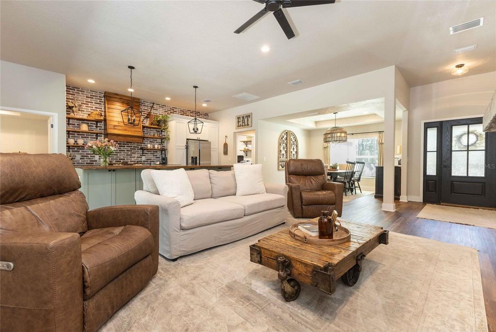 Image 6 of property listing at 9036 COUNTY ROAD 121, Wildwood, FL 34785