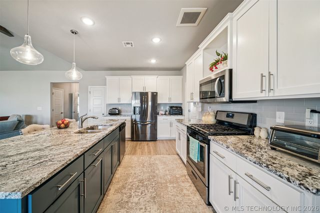 1671 E 140th Street, Glenpool, OK 74033