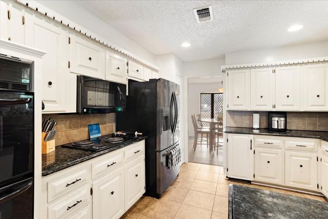 110 Bois D Arc Street, Tom Bean, TX 75491
