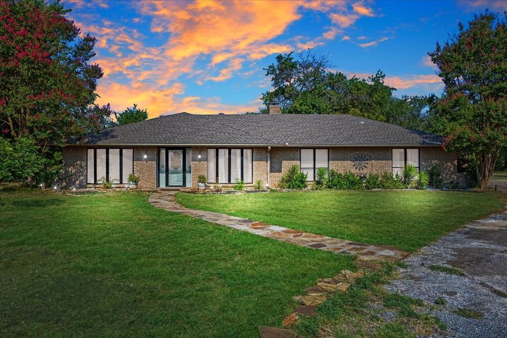 110 Bois D Arc Street, Tom Bean, TX 75491