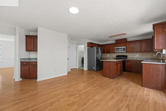 670 Roxford Ln, Buford, GA 30518