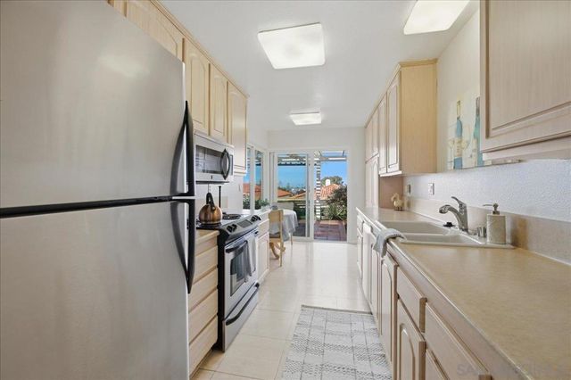 6733 Hyacinth, Carlsbad, CA 92011