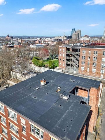 120-122 Central St, Springfield, MA 01105