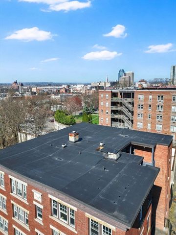 120-122 Central St, Springfield, MA 01105