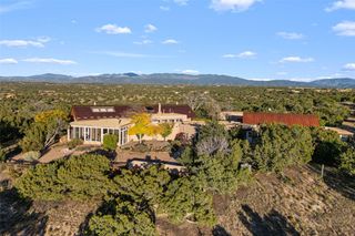 30 Vuelta Tomas, Santa Fe, NM 87506