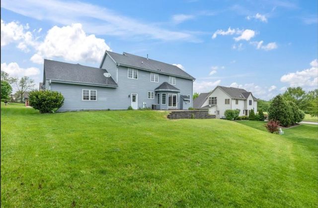 2605 River Ridge DRIVE, Waukesha, WI 53189
