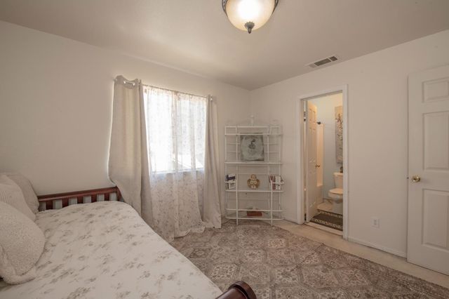 4649 W Saginaw Way, Fresno, CA 93722