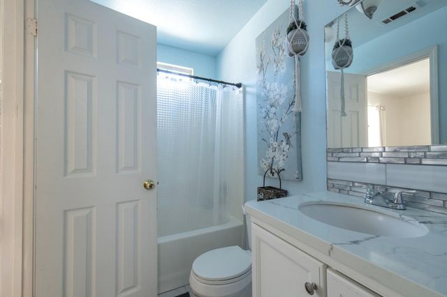 4649 W Saginaw Way, Fresno, CA 93722