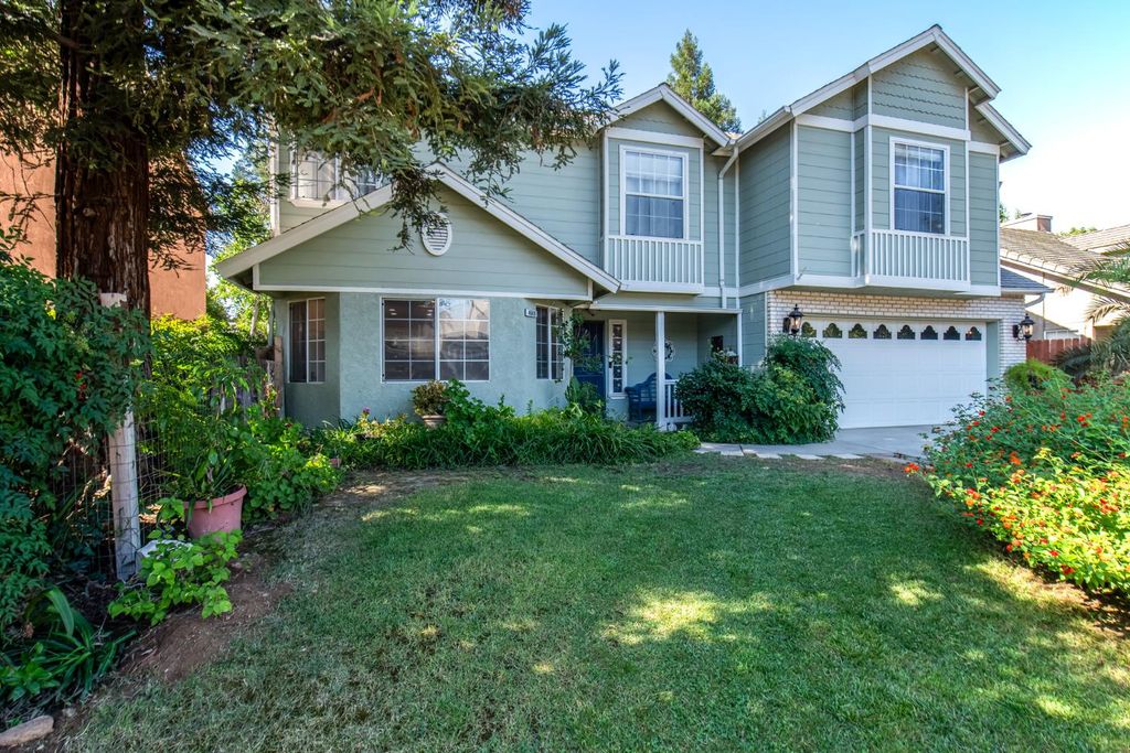 4649 W Saginaw Way, Fresno, CA 93722