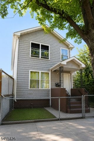 212 N 1St St, Paterson City, NJ 07522