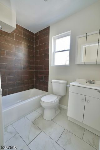 212 N 1St St, Paterson City, NJ 07522