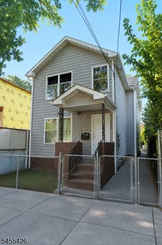 212 N 1St St, Paterson City, NJ 07522