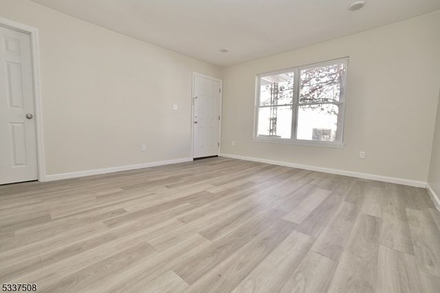 212 N 1St St, Paterson City, NJ 07522