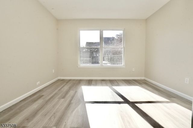 212 N 1St St, Paterson City, NJ 07522