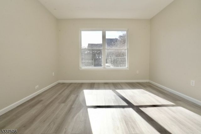 212 N 1St St, Paterson City, NJ 07522