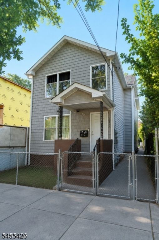 212 N 1St St, Paterson City, NJ 07522 — photo 3