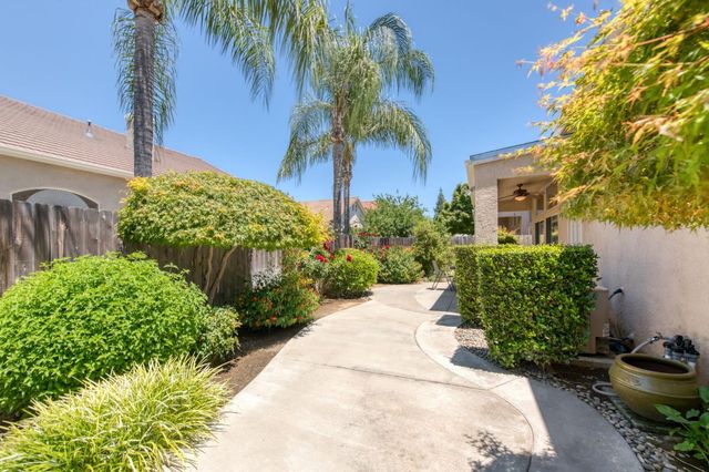 3750 W Vincent Lane, Fresno, CA 93711