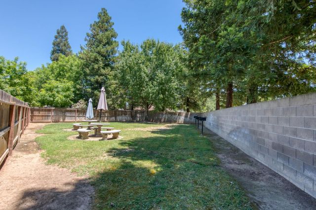 3750 W Vincent Lane, Fresno, CA 93711