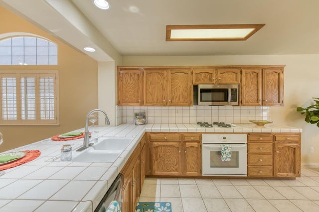 3750 W Vincent Lane, Fresno, CA 93711