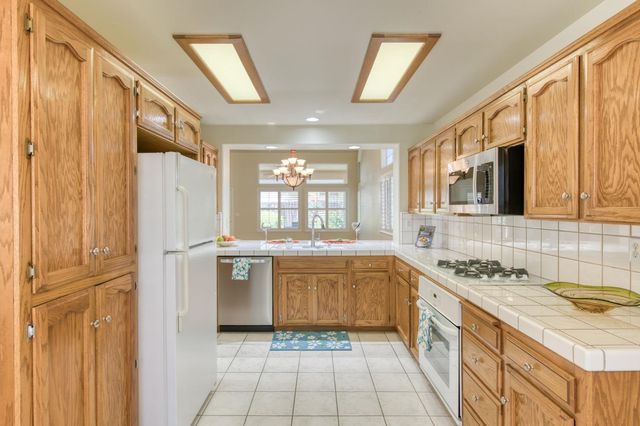 3750 W Vincent Lane, Fresno, CA 93711