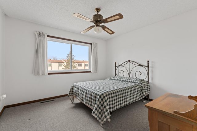 1656 Meadow Circle SE, Rochester, MN 55904