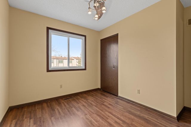 1656 Meadow Circle SE, Rochester, MN 55904