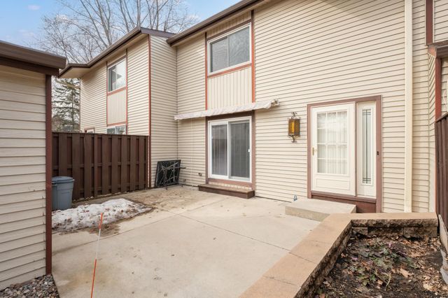 1656 Meadow Circle SE, Rochester, MN 55904