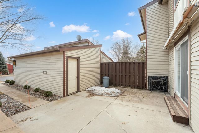 1656 Meadow Circle SE, Rochester, MN 55904