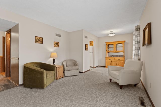 1656 Meadow Circle SE, Rochester, MN 55904