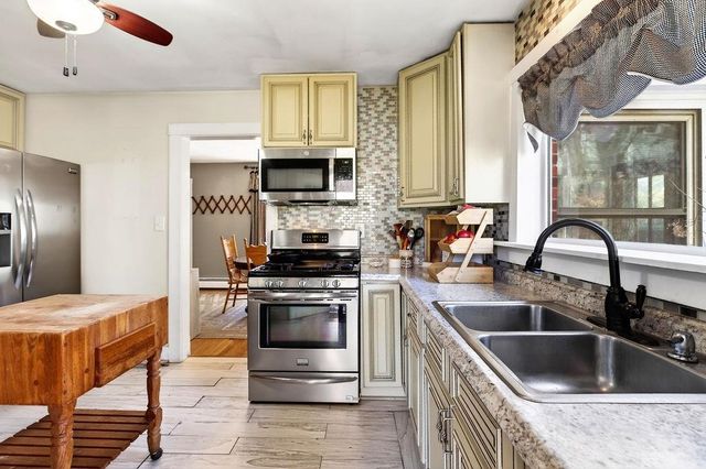 1521 CHURCHVILLE AVE, Staunton, VA 24401