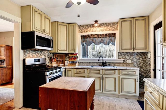 1521 CHURCHVILLE AVE, Staunton, VA 24401