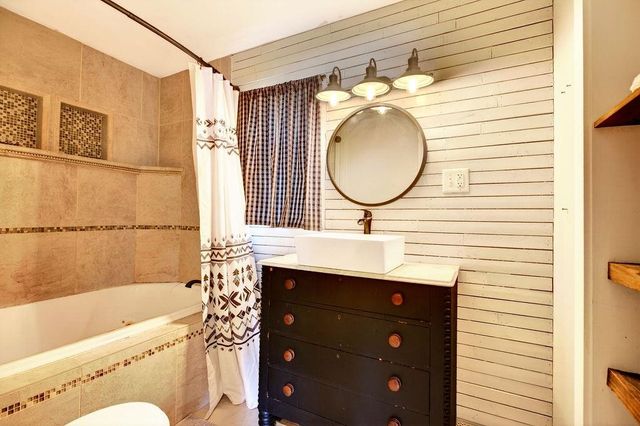 1521 CHURCHVILLE AVE, Staunton, VA 24401