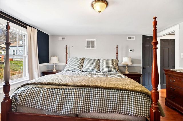 1521 CHURCHVILLE AVE, Staunton, VA 24401