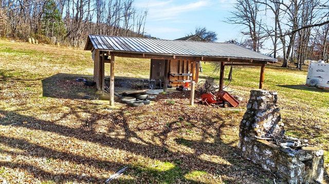 1521 CHURCHVILLE AVE, Staunton, VA 24401