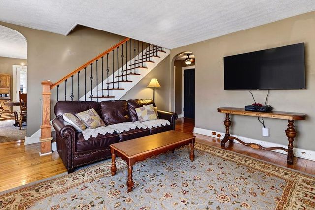 1521 CHURCHVILLE AVE, Staunton, VA 24401