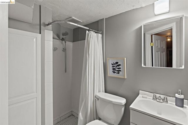 4546 Virginia Ave, Oakland, CA 94619