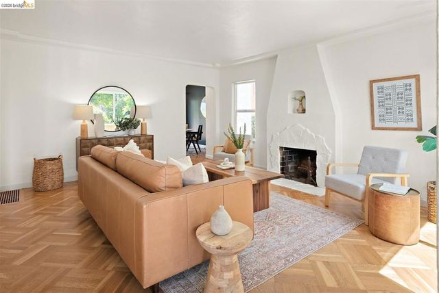 4546 Virginia Ave, Oakland, CA 94619