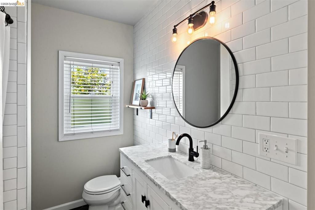 Image 18 of property listing at 4546 Virginia Ave, Oakland, CA 94619