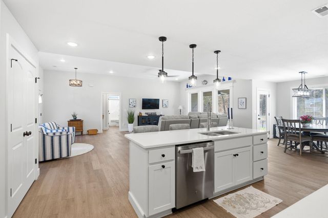 5801 HARVEST LEAF DR, Columbia, MO 65202